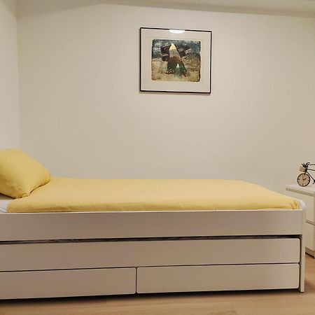 Bright & Cozy Appartment In בריסל מראה חיצוני תמונה